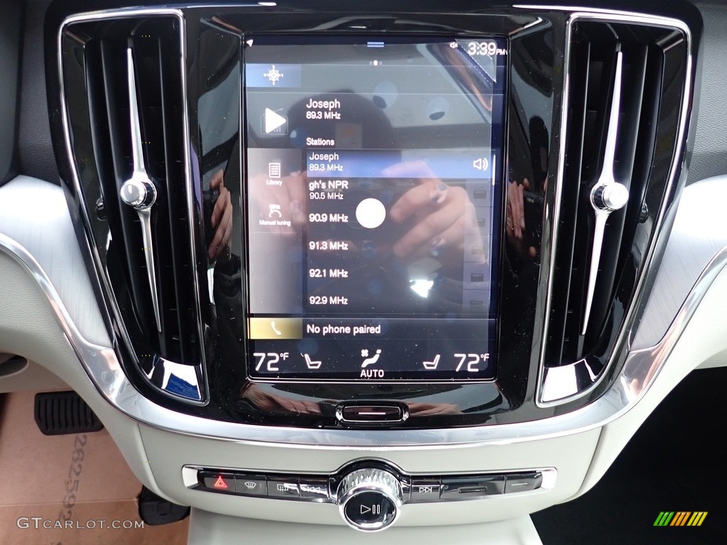 2020 Volvo S60 T6 AWD Momentum Controls Photo #137058099