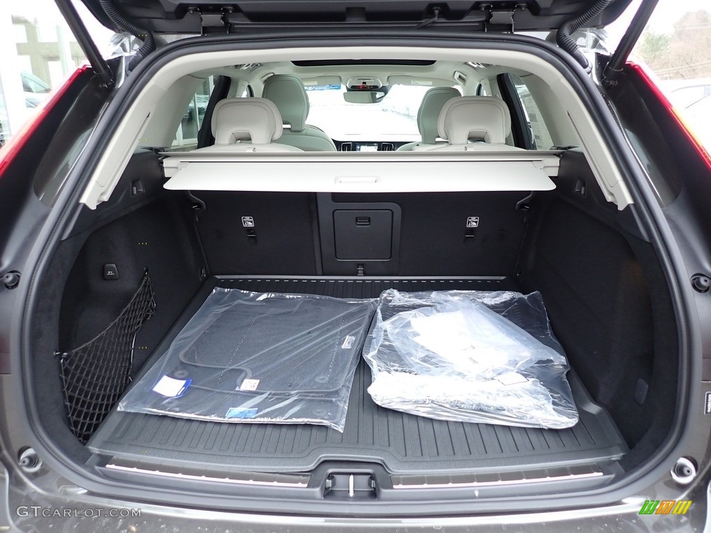2020 XC60 T6 AWD Momentum - Pine Grey Metallic / Blonde photo #3