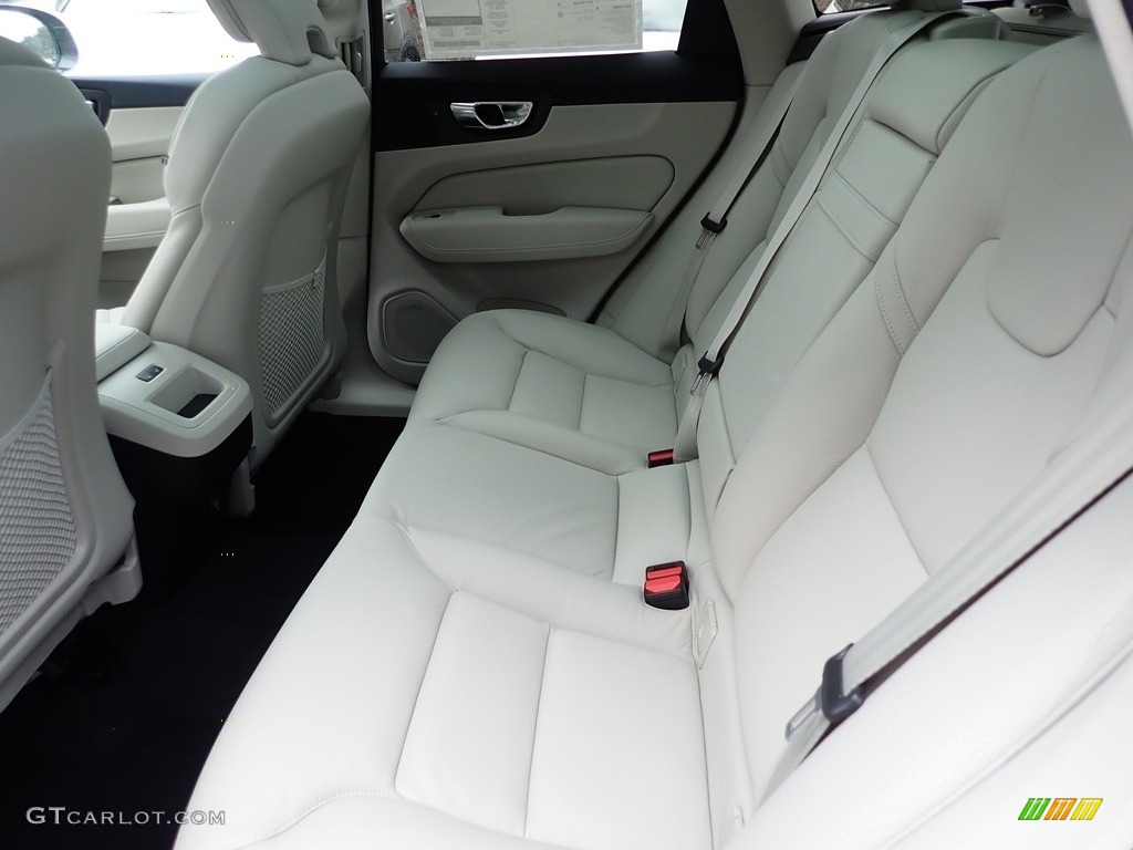 2020 Volvo XC60 T6 AWD Momentum Rear Seat Photo #137059983