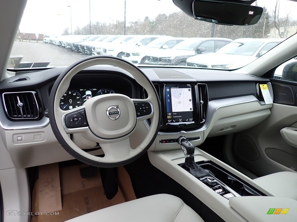 Blonde Interior 2020 Volvo XC60 T6 AWD Momentum Photo #137060007