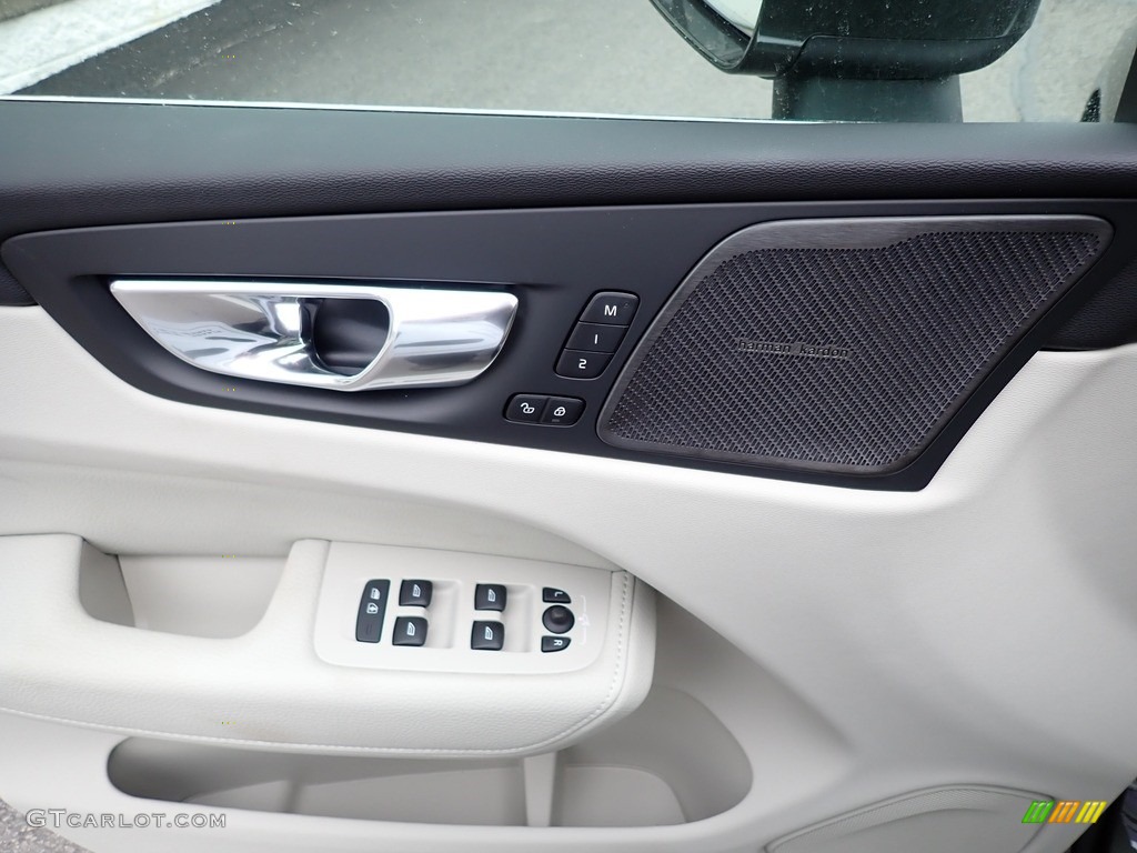 2020 Volvo XC60 T6 AWD Momentum Blonde Door Panel Photo #137060028