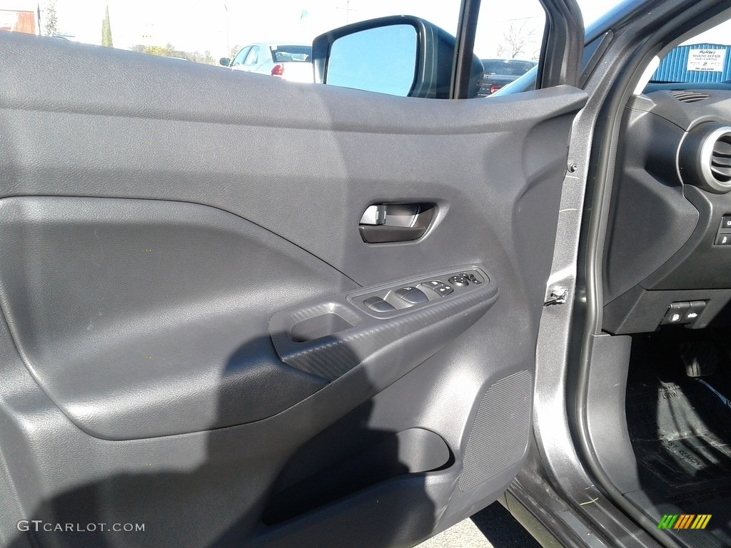 2020 Nissan Versa S Charcoal Door Panel Photo #137061444