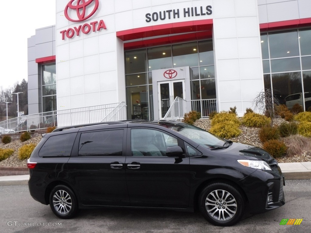 2020 Sienna XLE - Midnight Black Metallic / Ash photo #2