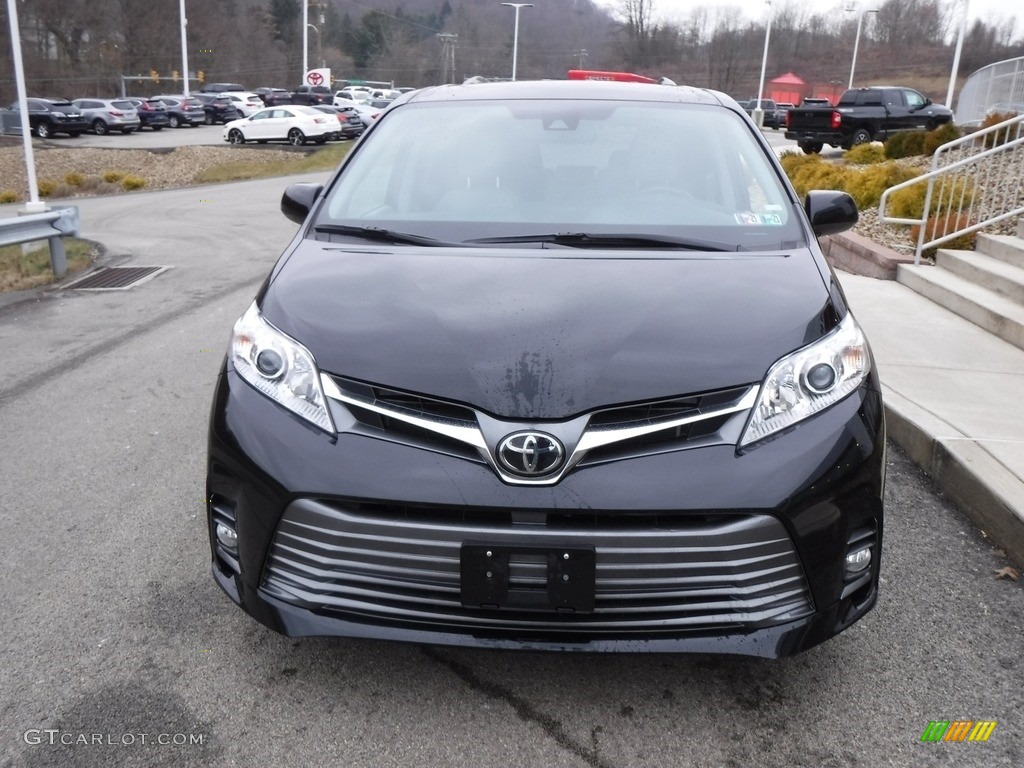 2020 Sienna XLE - Midnight Black Metallic / Ash photo #5
