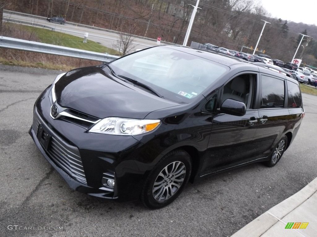 2020 Sienna XLE - Midnight Black Metallic / Ash photo #6