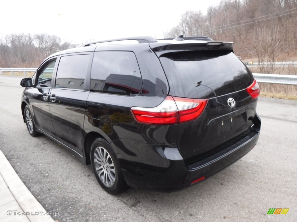 2020 Sienna XLE - Midnight Black Metallic / Ash photo #7