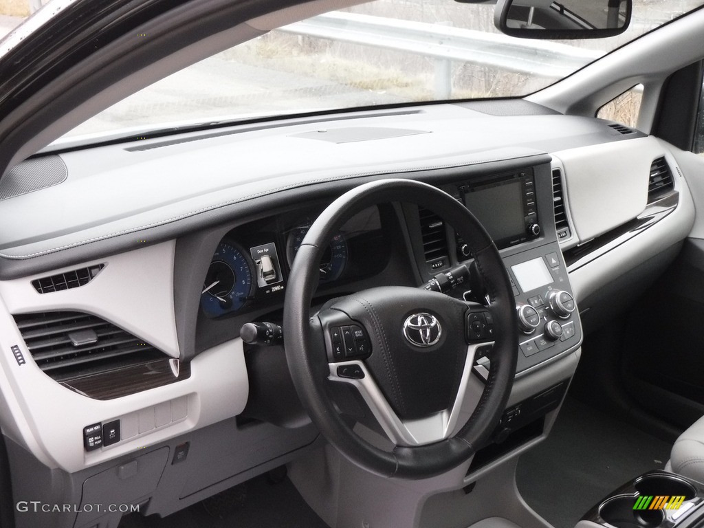 2020 Sienna XLE - Midnight Black Metallic / Ash photo #11