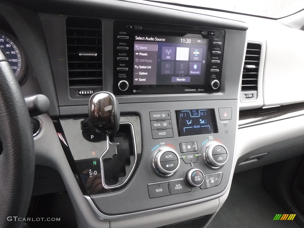 2020 Sienna XLE - Midnight Black Metallic / Ash photo #18