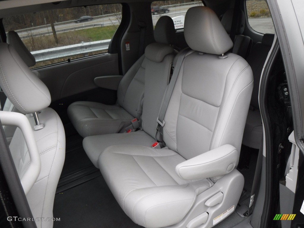 2020 Sienna XLE - Midnight Black Metallic / Ash photo #23