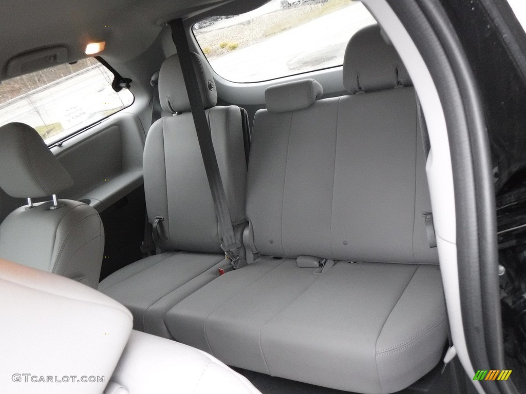 2020 Sienna XLE - Midnight Black Metallic / Ash photo #25