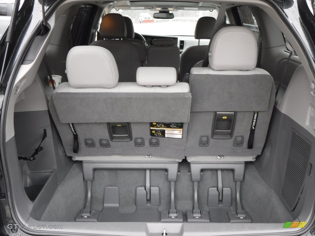 2020 Sienna XLE - Midnight Black Metallic / Ash photo #26