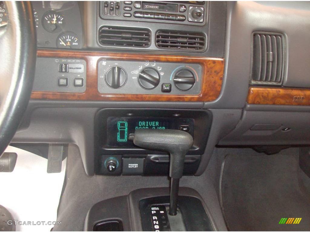 1997 Grand Cherokee Laredo - Char Gold Satin Glow / Agate Black photo #10