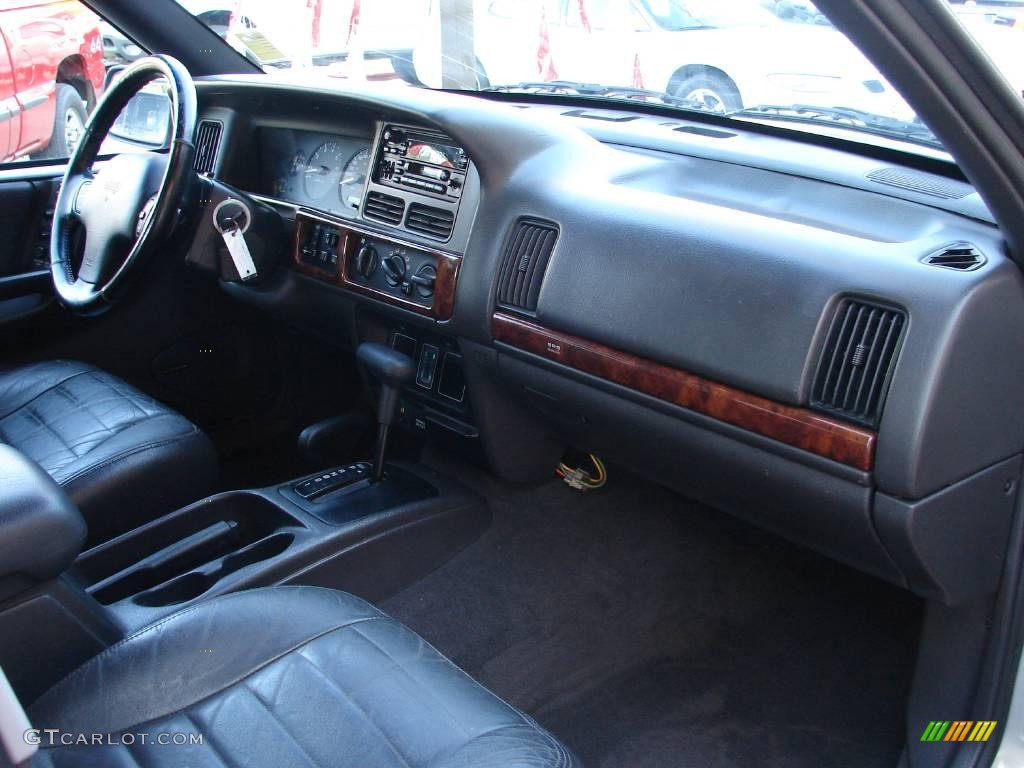 1998 Grand Cherokee Laredo 4x4 - Light Driftwood Satin Glow / Black photo #38