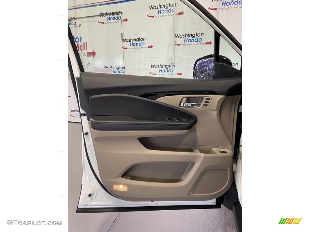 2020 Pilot Touring AWD - Platinum White Pearl / Beige photo #9