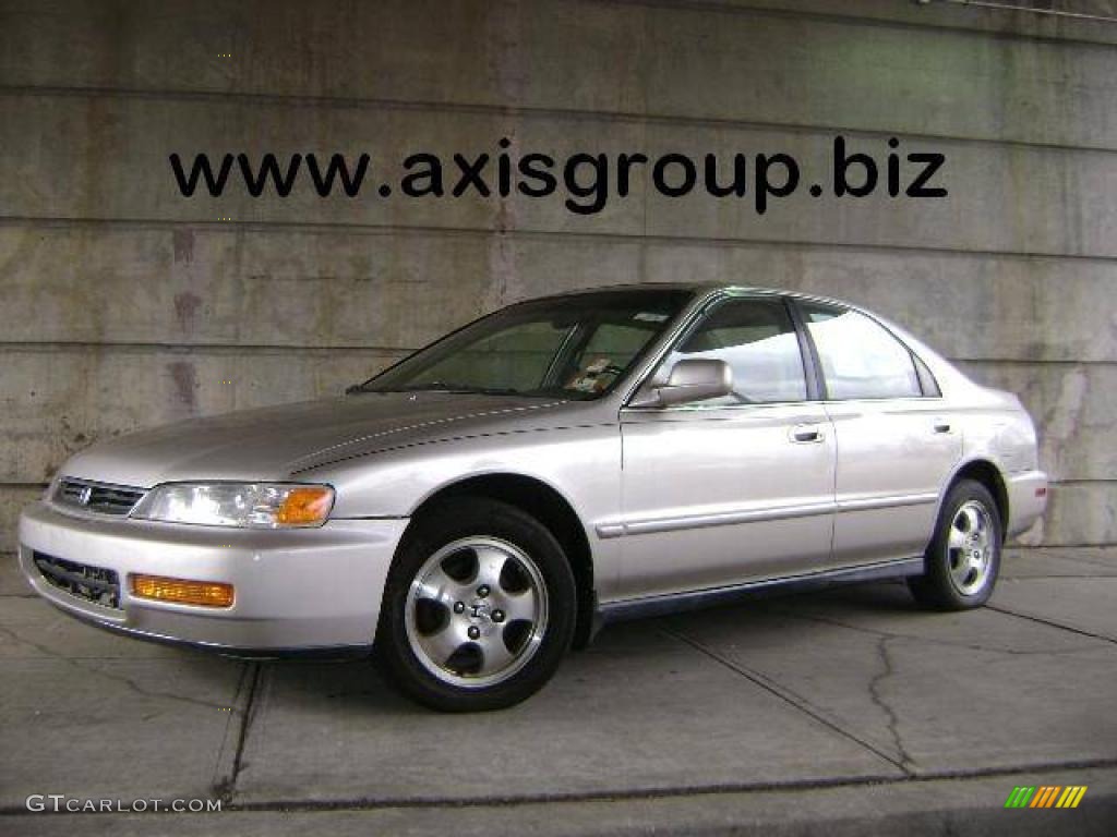 1997 Accord SE Sedan - Heather Mist Metallic / Ivory photo #1