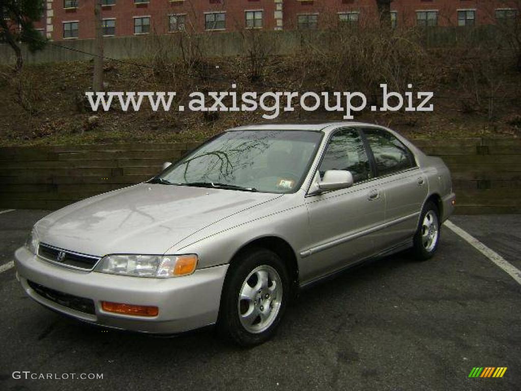 1997 Accord SE Sedan - Heather Mist Metallic / Ivory photo #2