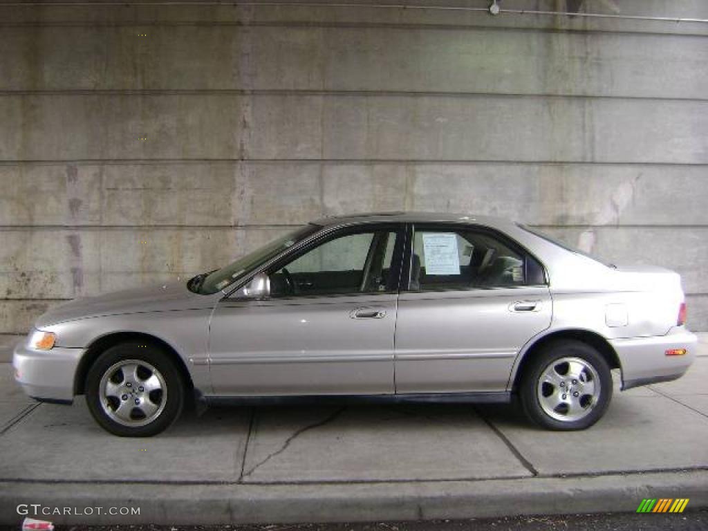 1997 Accord SE Sedan - Heather Mist Metallic / Ivory photo #3