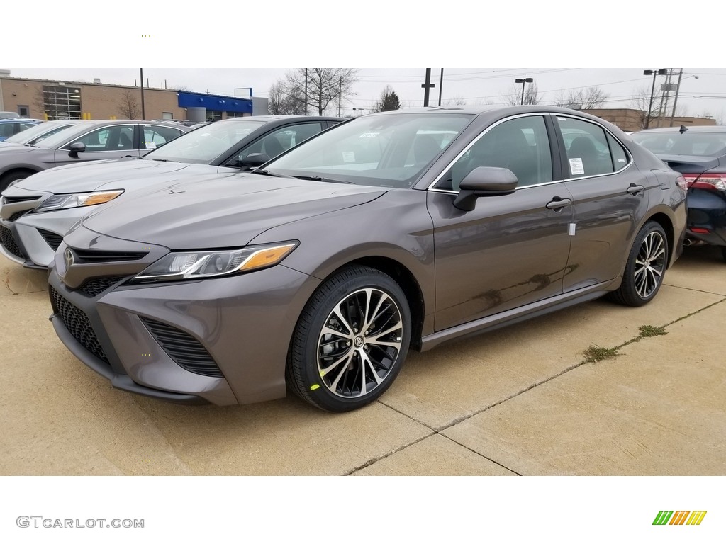 2020 Camry SE - Predawn Gray Mica / Black photo #1