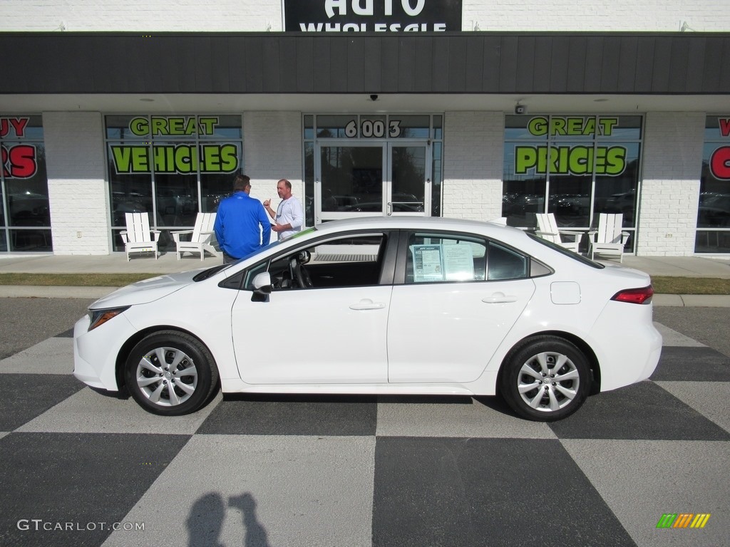 2020 Corolla LE - Super White / Black photo #1