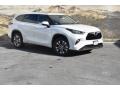 2020 Blizzard White Pearl Toyota Highlander XLE AWD  photo #1