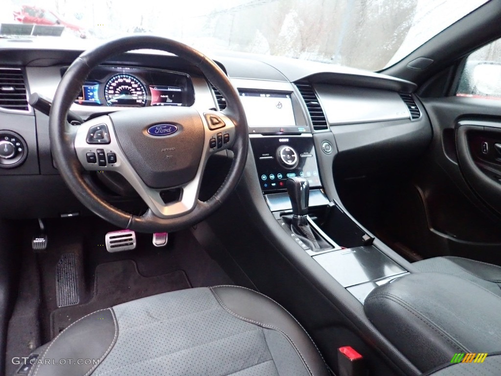 Charcoal Black/Mayan Gray Interior 2019 Ford Taurus SHO AWD Photo #137127218