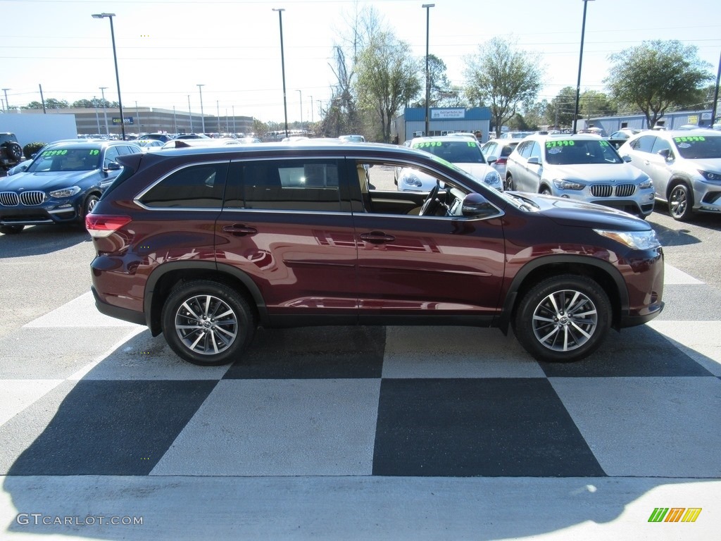 2019 Highlander XLE AWD - Ooh La La Rouge Mica / Almond photo #3