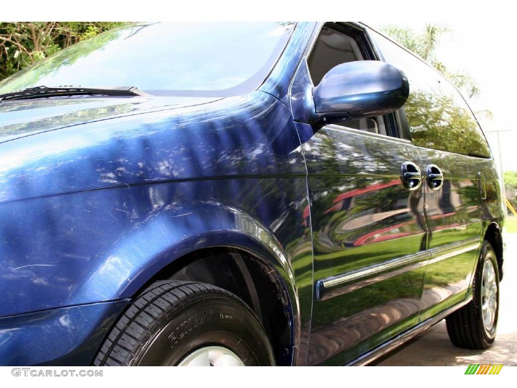 2004 Sedona LX - Imperial Blue / Gray photo #24