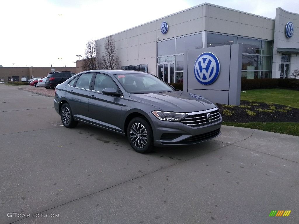 Platinum Gray Metallic 2020 Volkswagen Jetta SE Exterior Photo #137182779