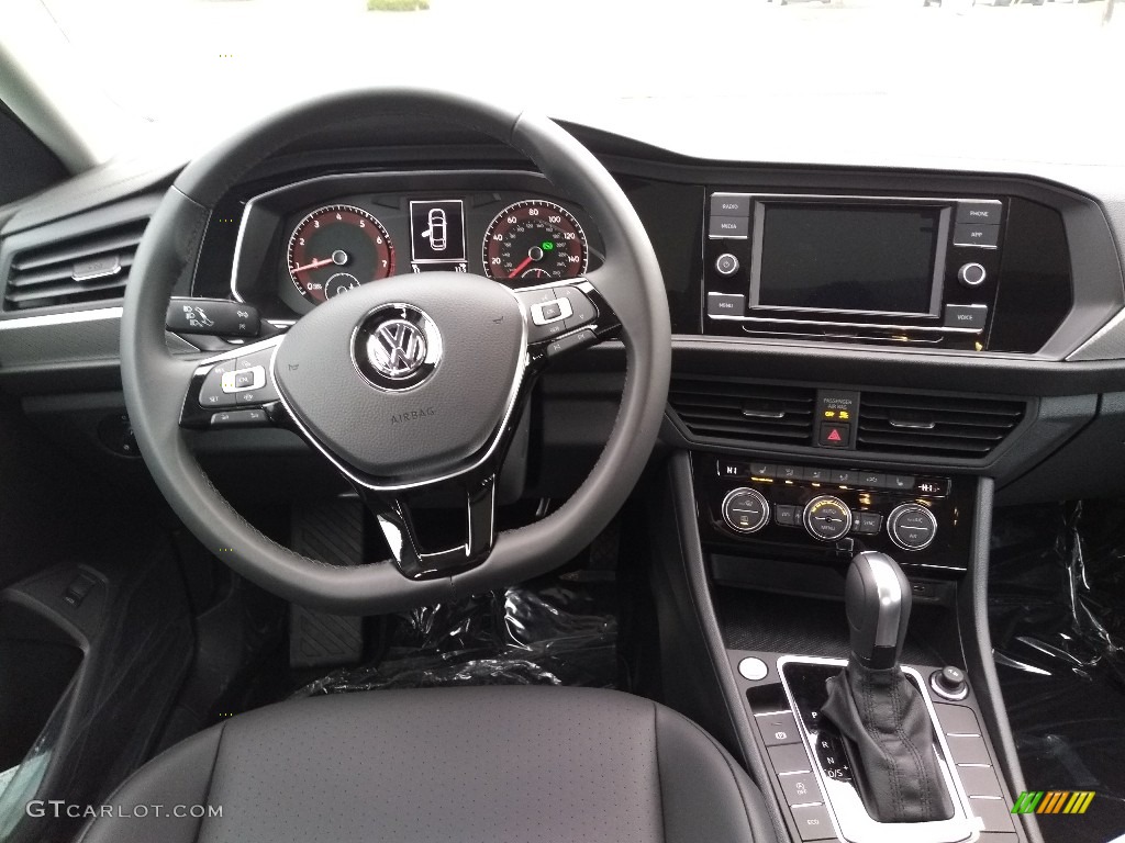 2020 Volkswagen Jetta SE Titan Black Dashboard Photo #137182827