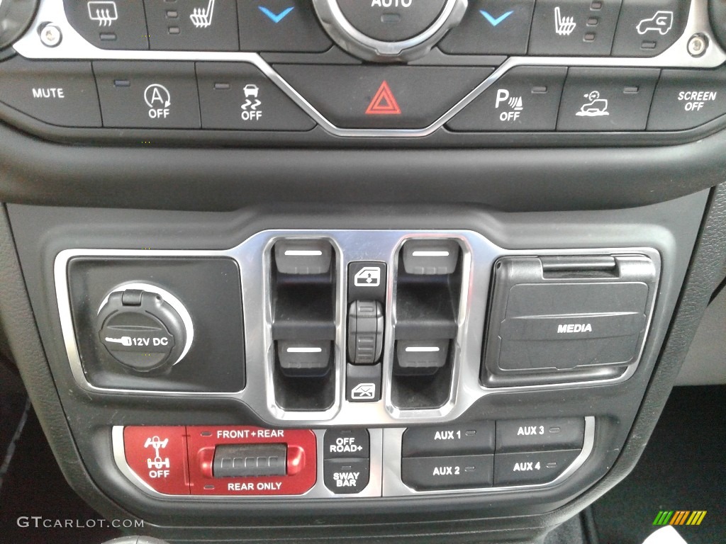 2020 Jeep Gladiator Rubicon 4x4 Controls Photo #137197884