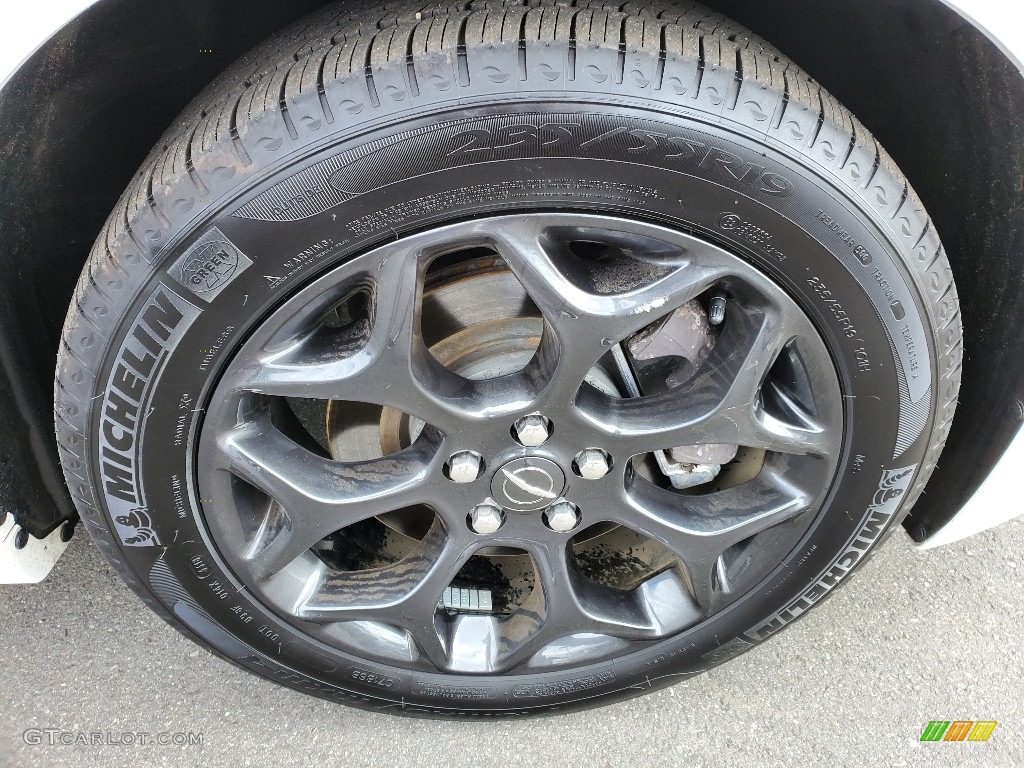 2019 Chrysler 300 S AWD Wheel Photos