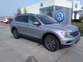 Front 3/4 View of 2020 Tiguan SE 4MOTION