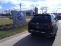Deep Black Pearl - Tiguan SE 4MOTION Photo No. 3