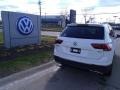Pure White - Tiguan SE 4MOTION Photo No. 3