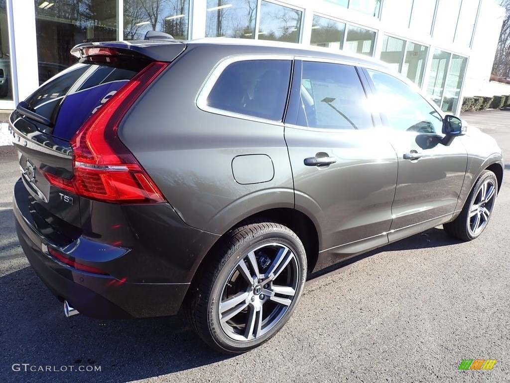 2020 XC60 T5 AWD Momentum - Pine Grey Metallic / Blonde photo #2