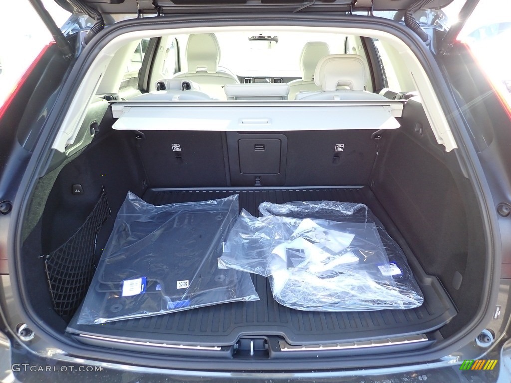 2020 XC60 T5 AWD Momentum - Pine Grey Metallic / Blonde photo #3