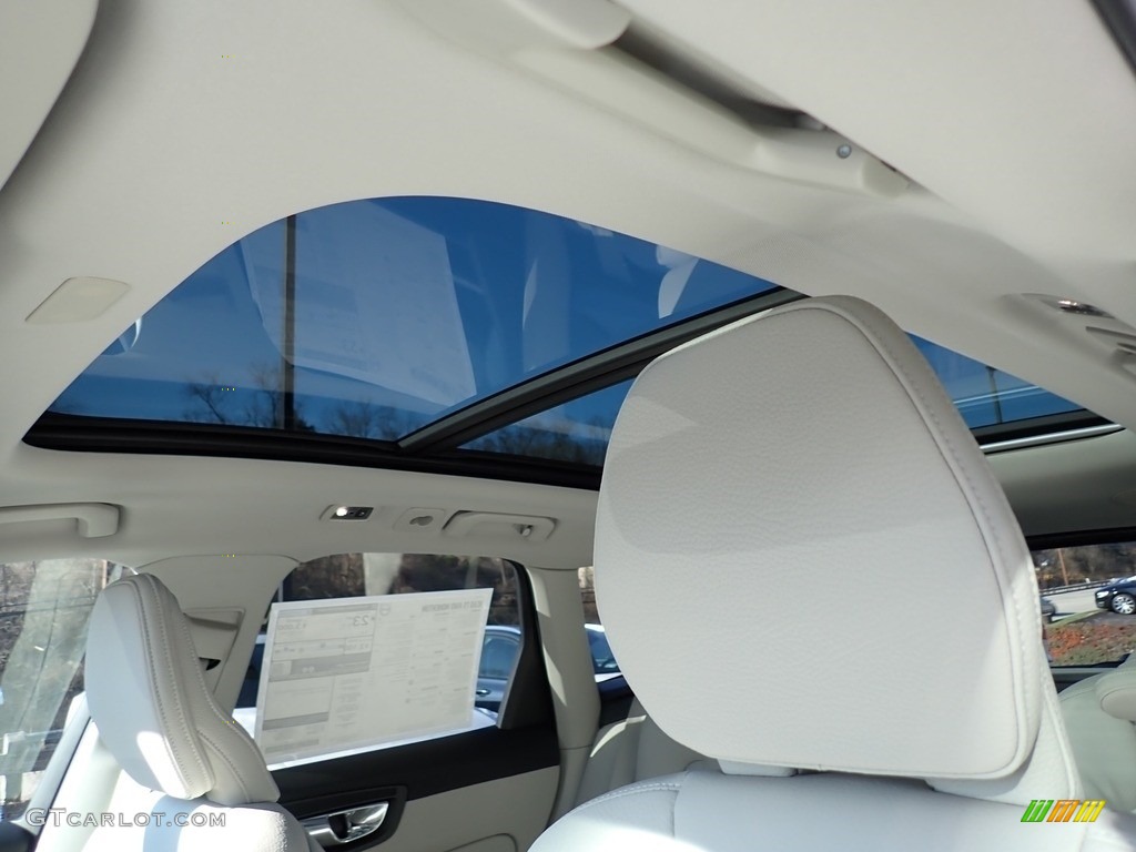 2020 XC60 T5 AWD Momentum - Pine Grey Metallic / Blonde photo #12