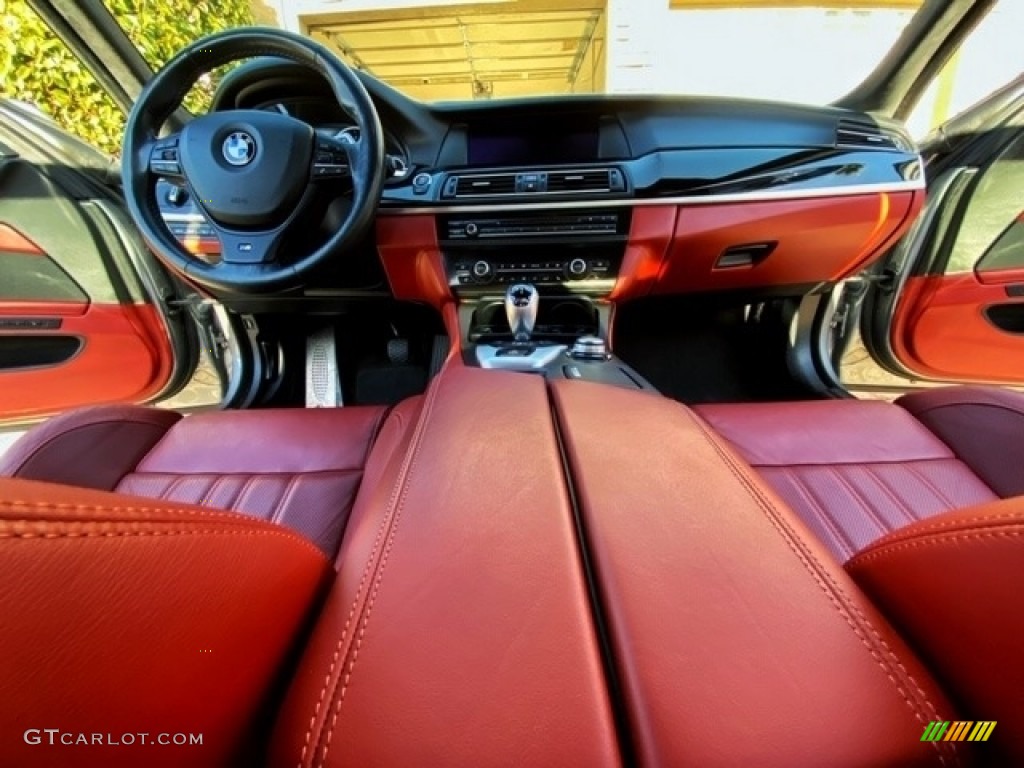 2013 BMW M5 Sedan Dashboard Photos