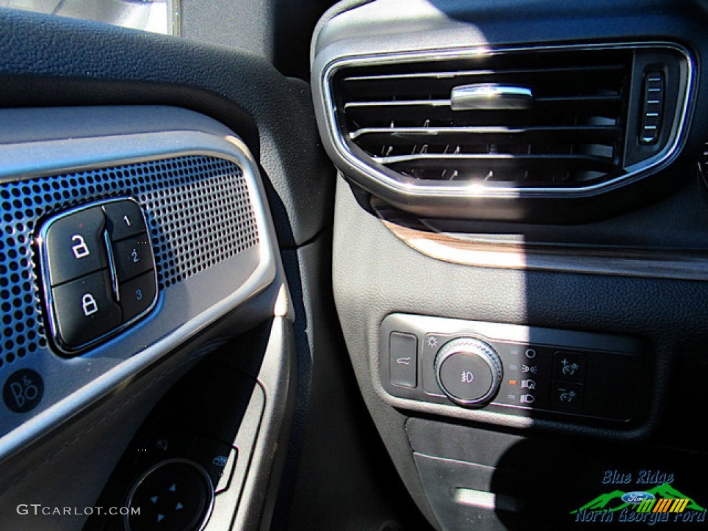 2020 Explorer Limited - Star White Metallic Tri-Coat / Sandstone photo #26