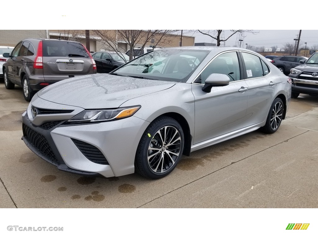 2020 Celestial Silver Metallic Toyota Camry SE 137332072 GTCarLot