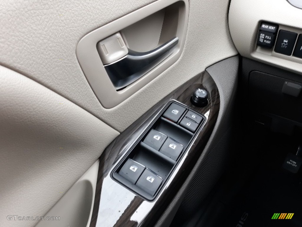 2020 Toyota Sienna XLE AWD Controls Photo #137345596