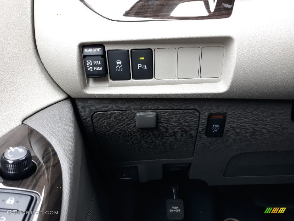2020 Toyota Sienna XLE AWD Controls Photo #137345615