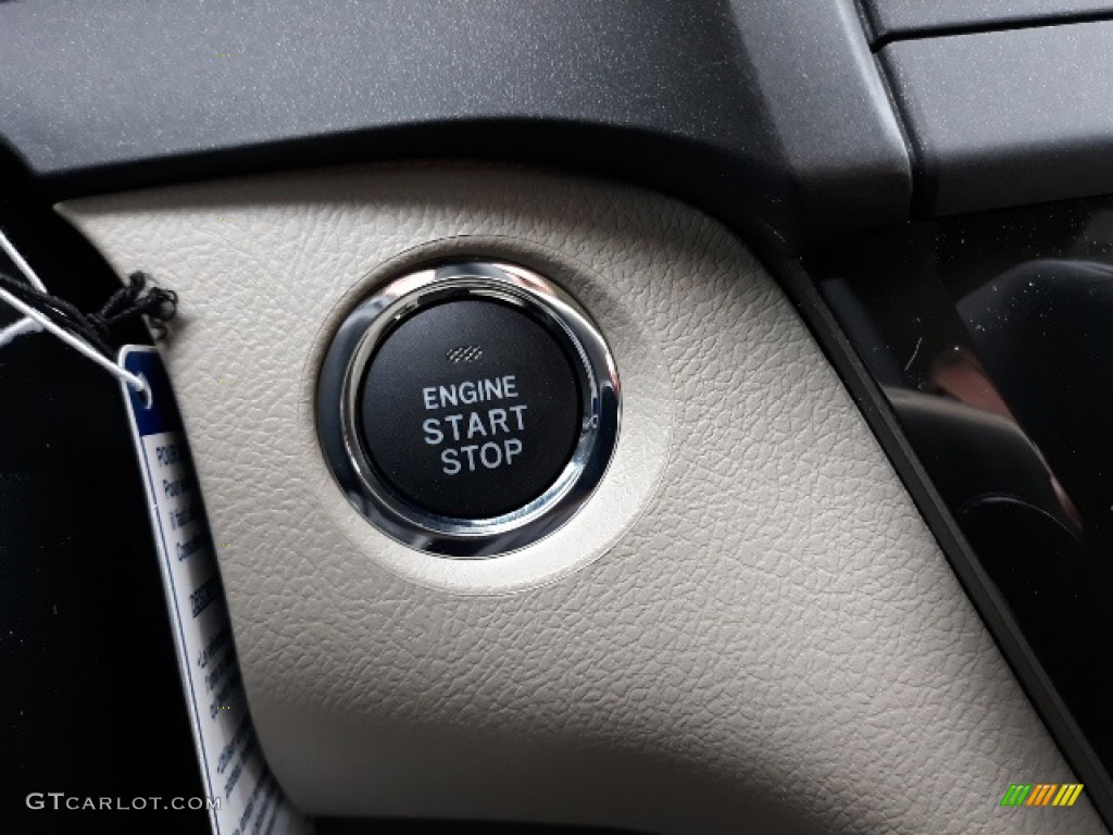 2020 Toyota Sienna XLE AWD Controls Photo #137345638