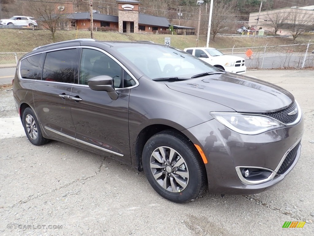 Granite Crystal Metallic 2020 Chrysler Pacifica Hybrid Touring L Exterior Photo #137433004