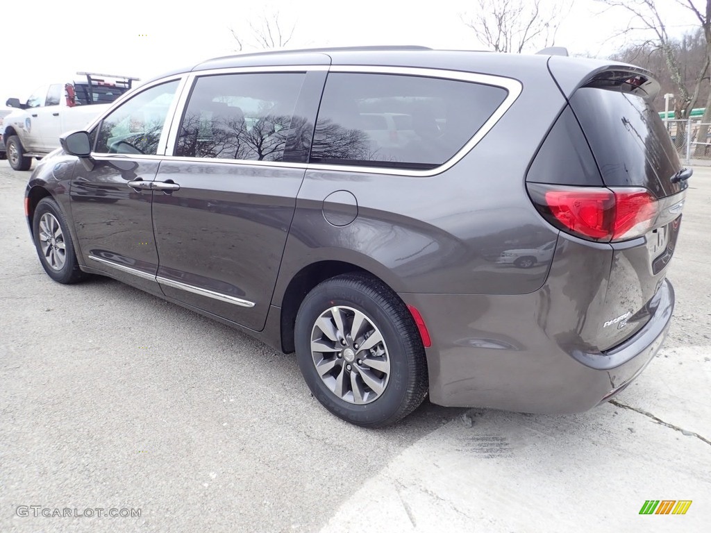 2020 Pacifica Hybrid Touring L - Granite Crystal Metallic / Black photo #8