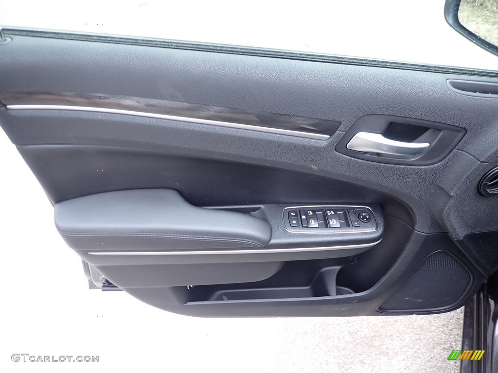 2020 Chrysler 300 Touring AWD Door Panel Photos