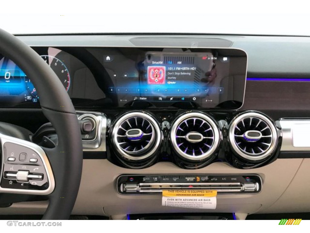 2020 Mercedes-Benz GLB 250 Controls Photo #137451479