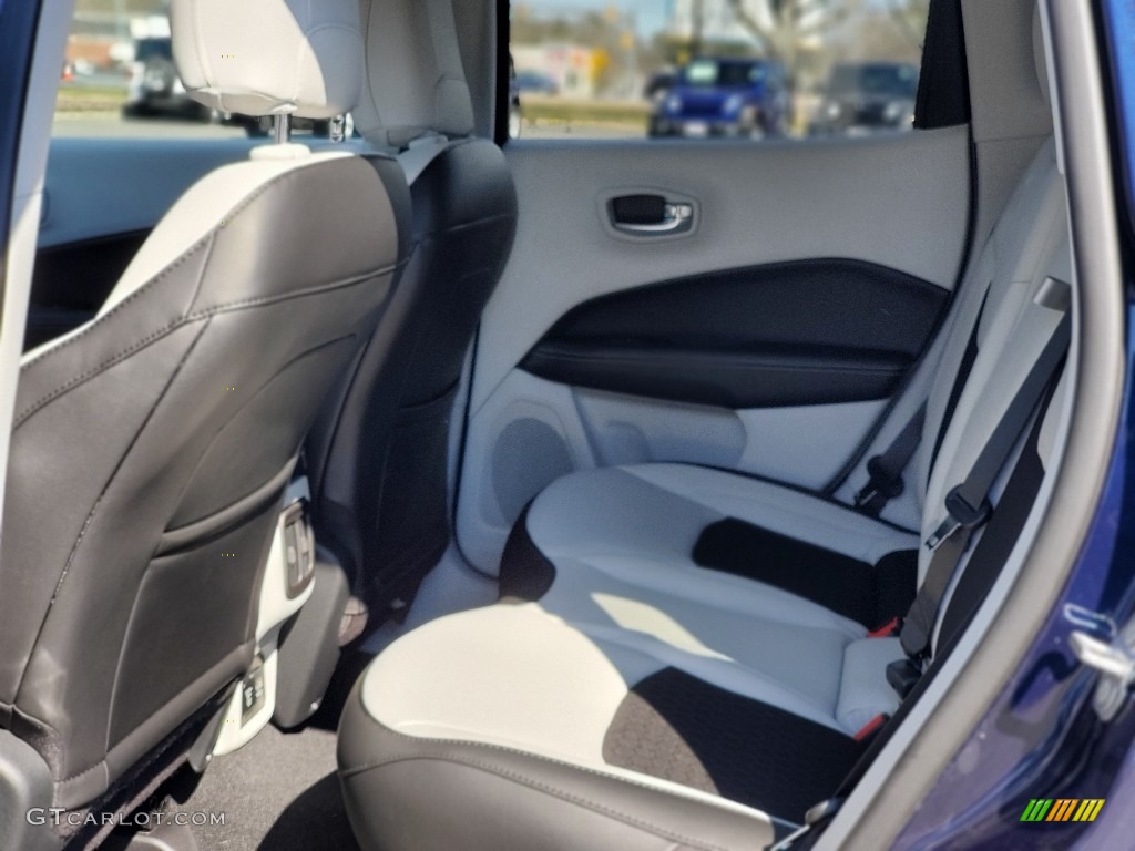 2020 Compass Latitude 4x4 - Jazz Blue Pearl / Ski Gray/Black photo #6