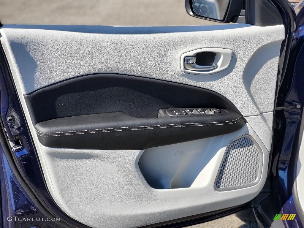 2020 Compass Latitude 4x4 - Jazz Blue Pearl / Ski Gray/Black photo #8