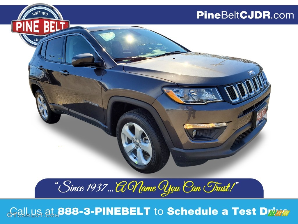 2020 Compass Latitude 4x4 - Granite Crystal Metallic / Black photo #1